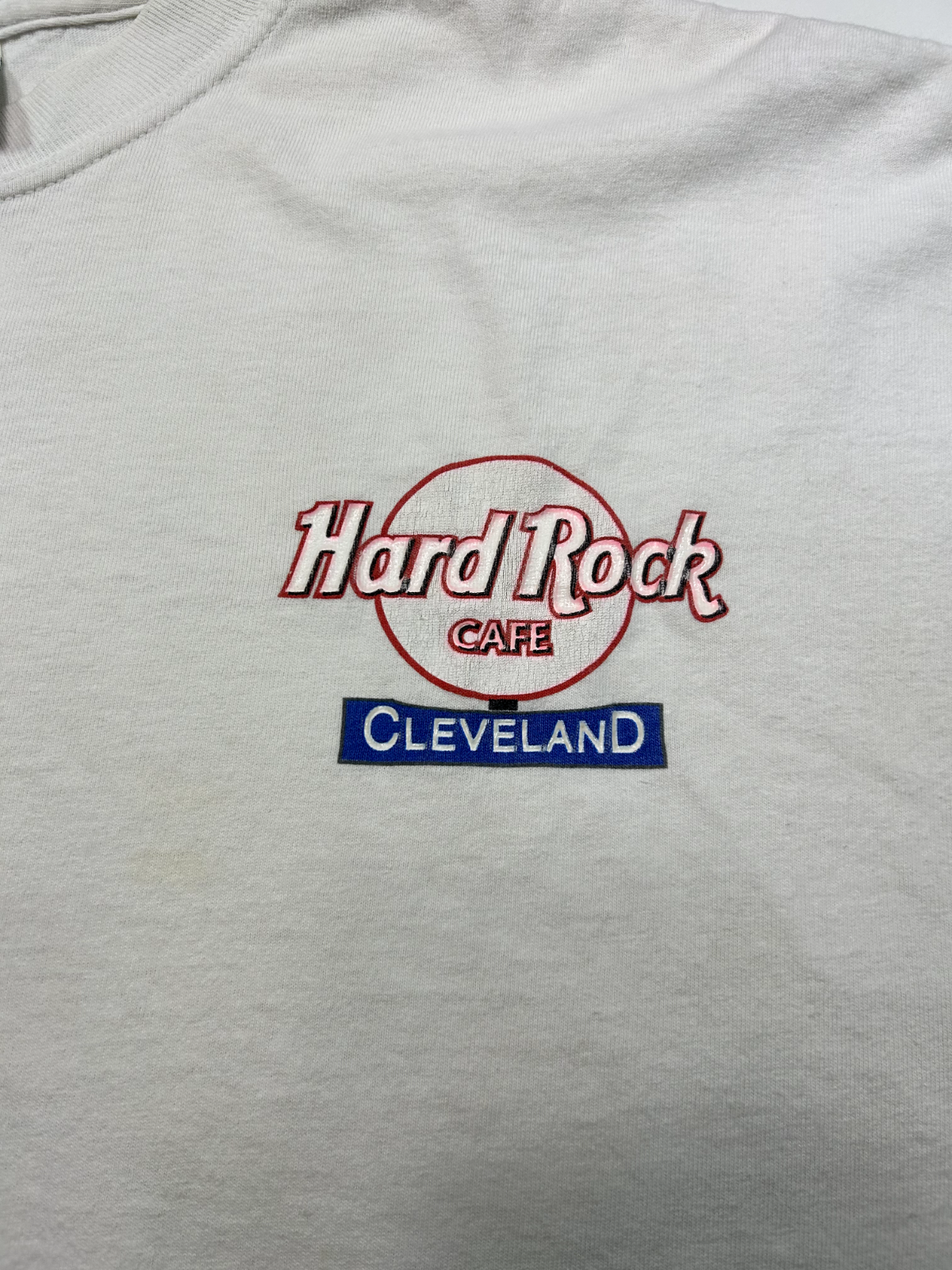 Vintage 90s Hard Rock Cafe Cleveland Guitar Graphic T-Shirt Size XL White