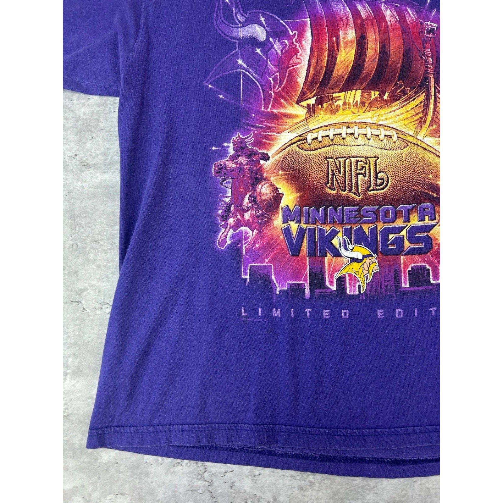 Vintage 1999 Minnesota Vikings NFL Football Graphic T-Shirt Size XL