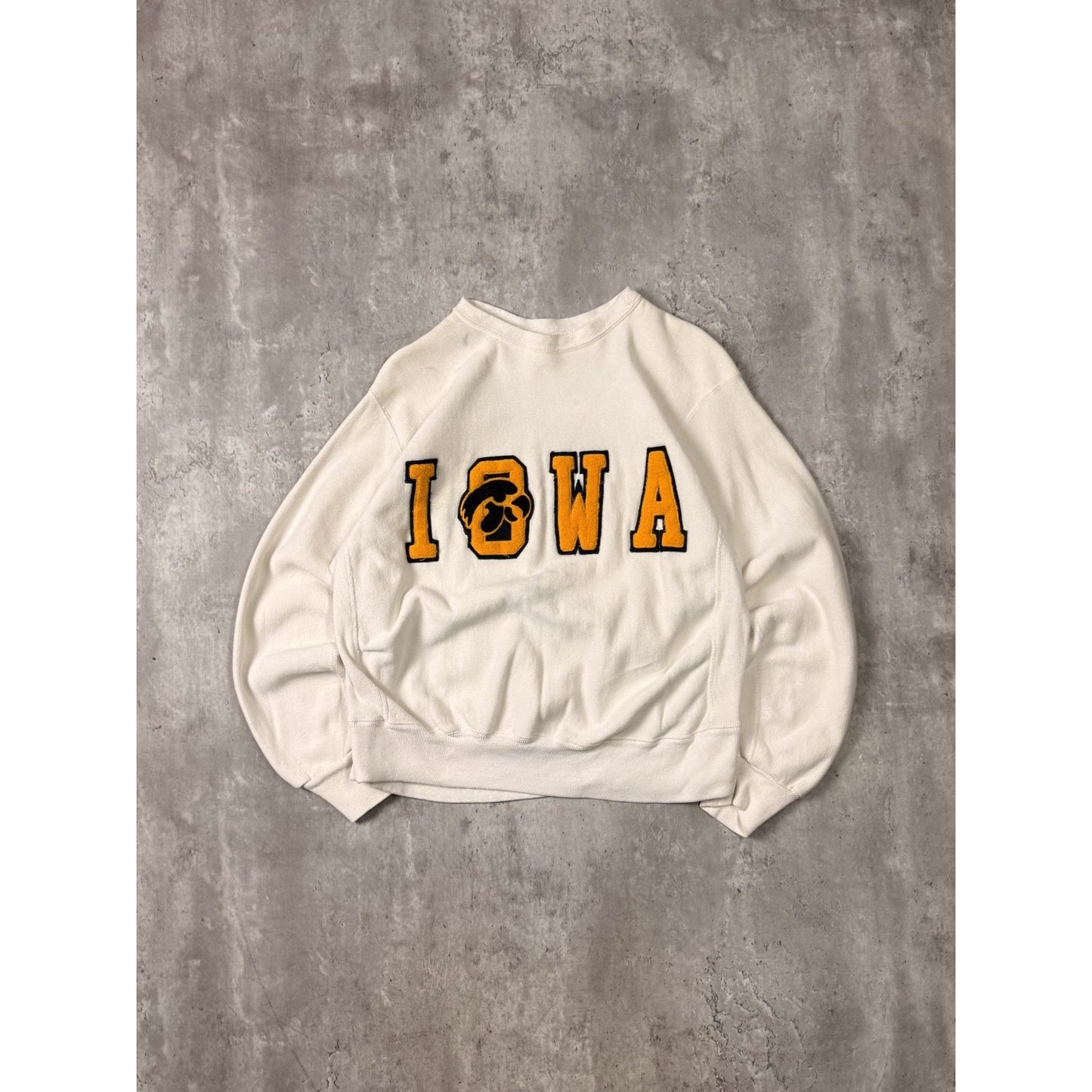 Vintage 90s Iowa Hawkeyes NCAA Embroidered Spellout Sweatshirt Size Medium