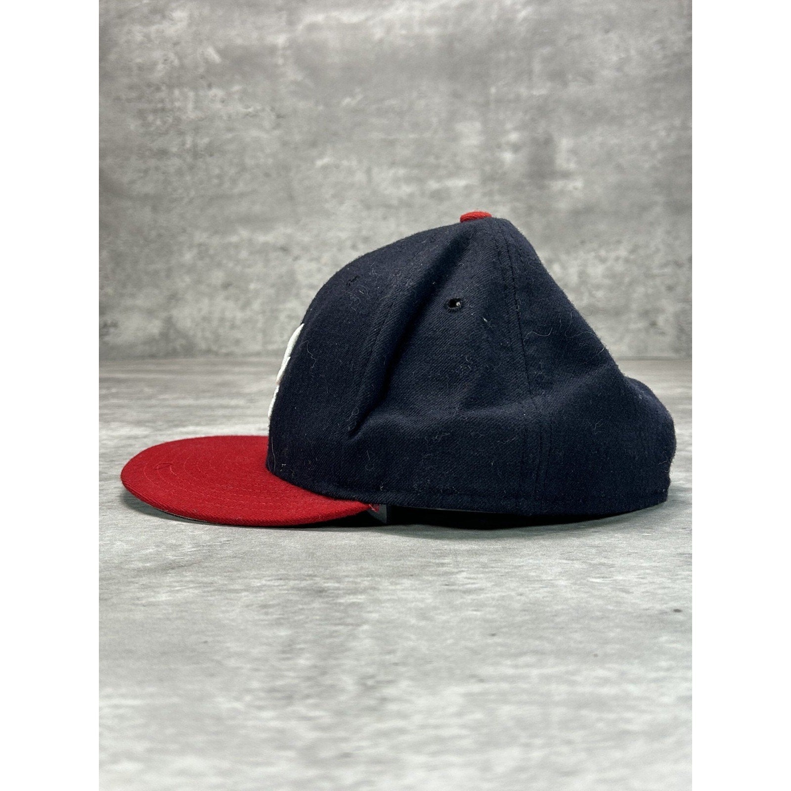 Atlanta Braves MLB Embroidered Logo Baseball Fitted Hat 7 3/8 Navy/Red