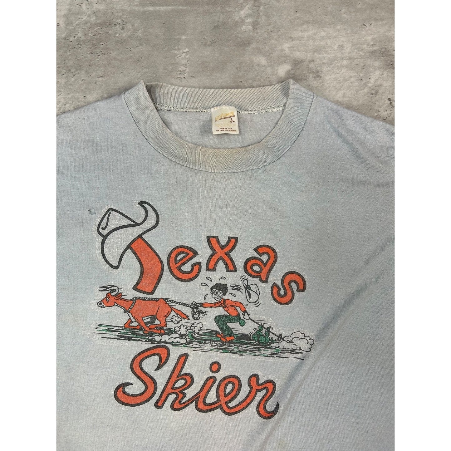 Vintage 1980 Texas Skier Western Spellout Graphic T-Shirt Size Large Blue