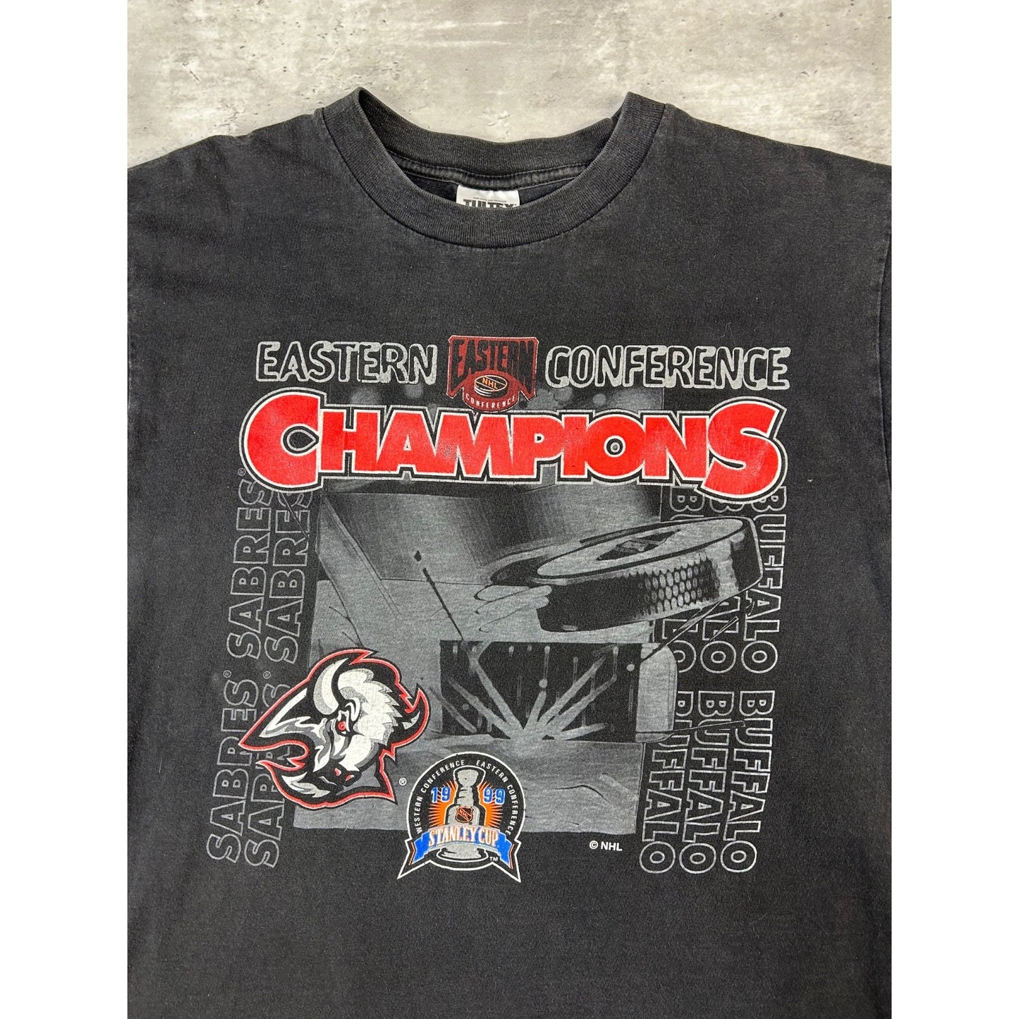 Vintage 1999 Buffalo Sabres NHL Eastern Conference Champs Graphic T-Shirt Large