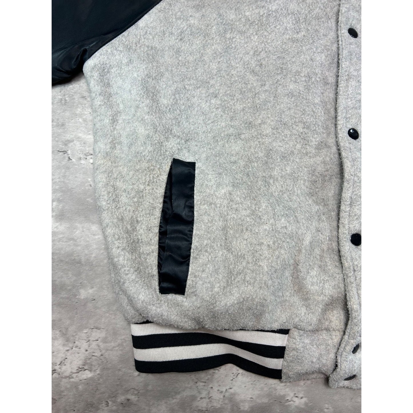 Vintage 90s Iowa Hawkeyes NCAA Embroidered Collegiate Bomber Jacket Size XL