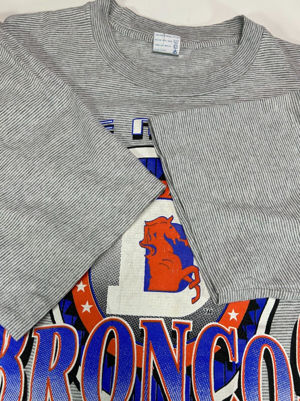 Vintage 1993 Denver Broncos NFL Crest Graphic Spellout T-Shirt Size XL