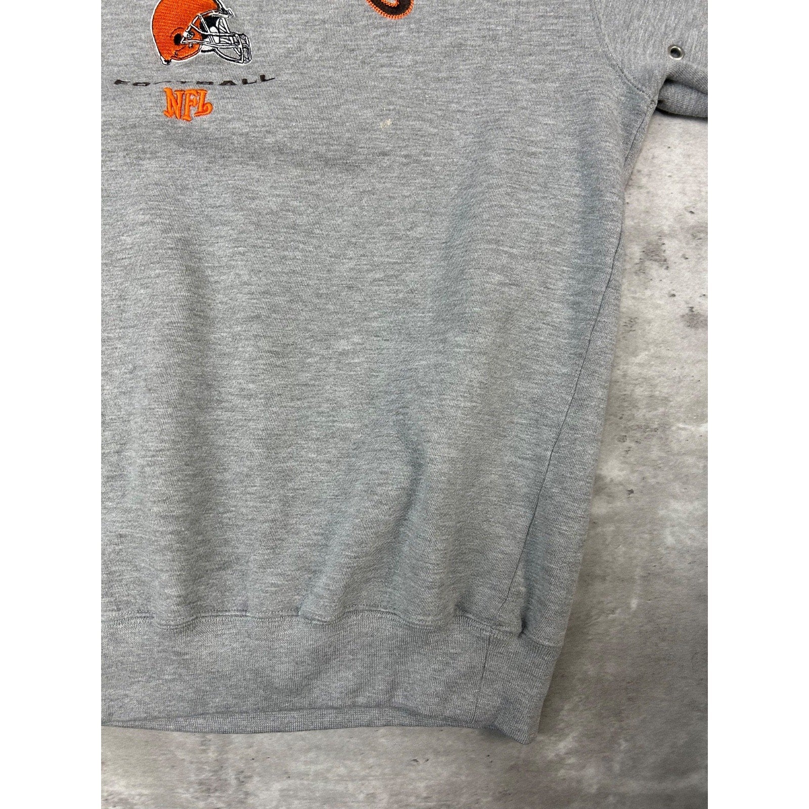 Vintage Cleveland Browns NFL Embroidered Spellout Sweatshirt Size Medium