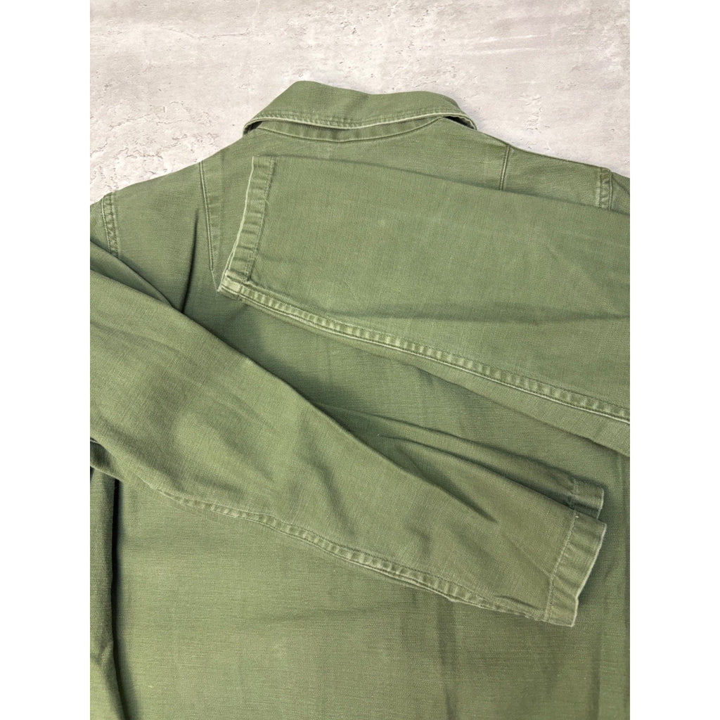 Vintage 1960s US Army OG 107 Patched Military Button Up Shirt Size Medium