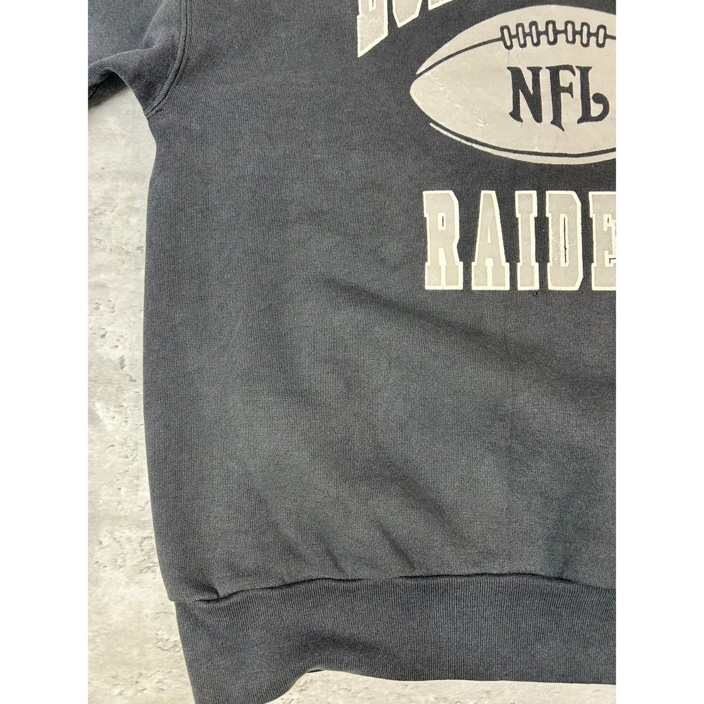 Vintage 90s Los Angeles Raiders NFL Spellout Graphic Football Sweatshirt Size XL