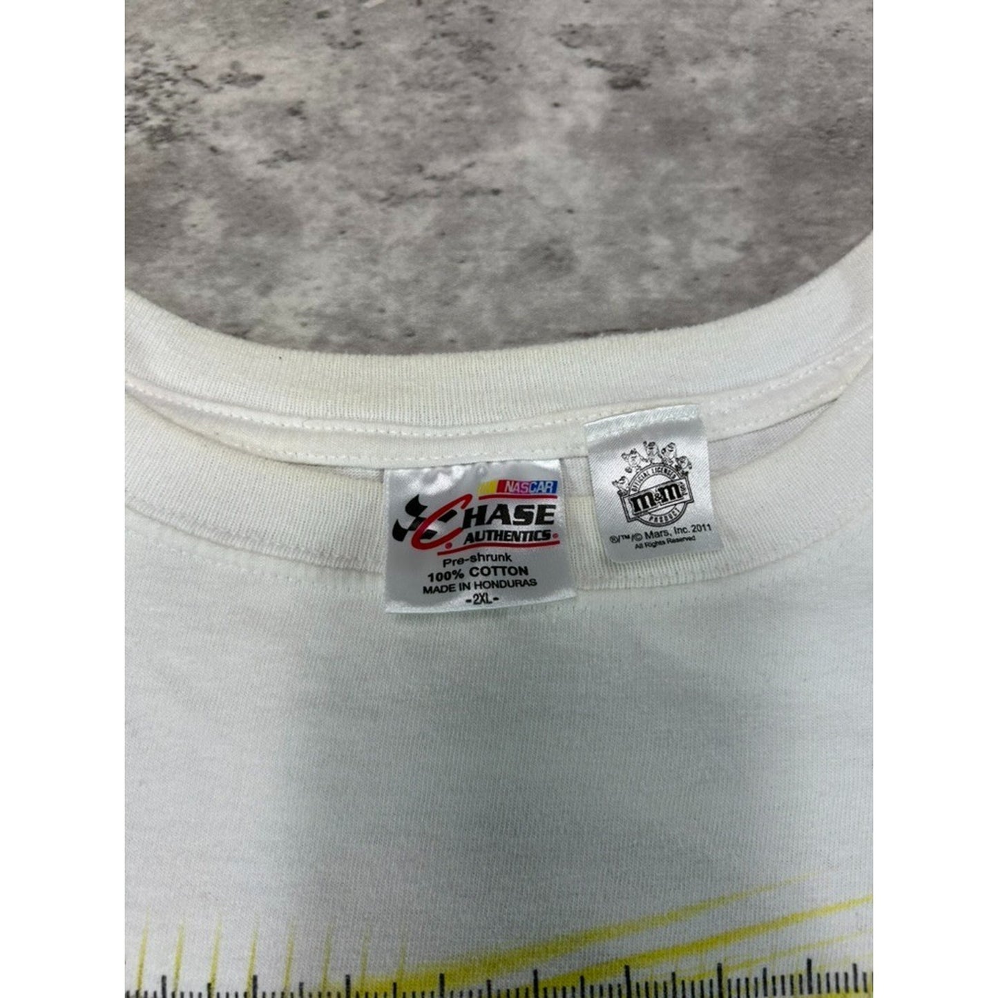 Vintage Kyle Busch #18 M&M Racing Nascar Graphic T-Shirt Size 2XL White