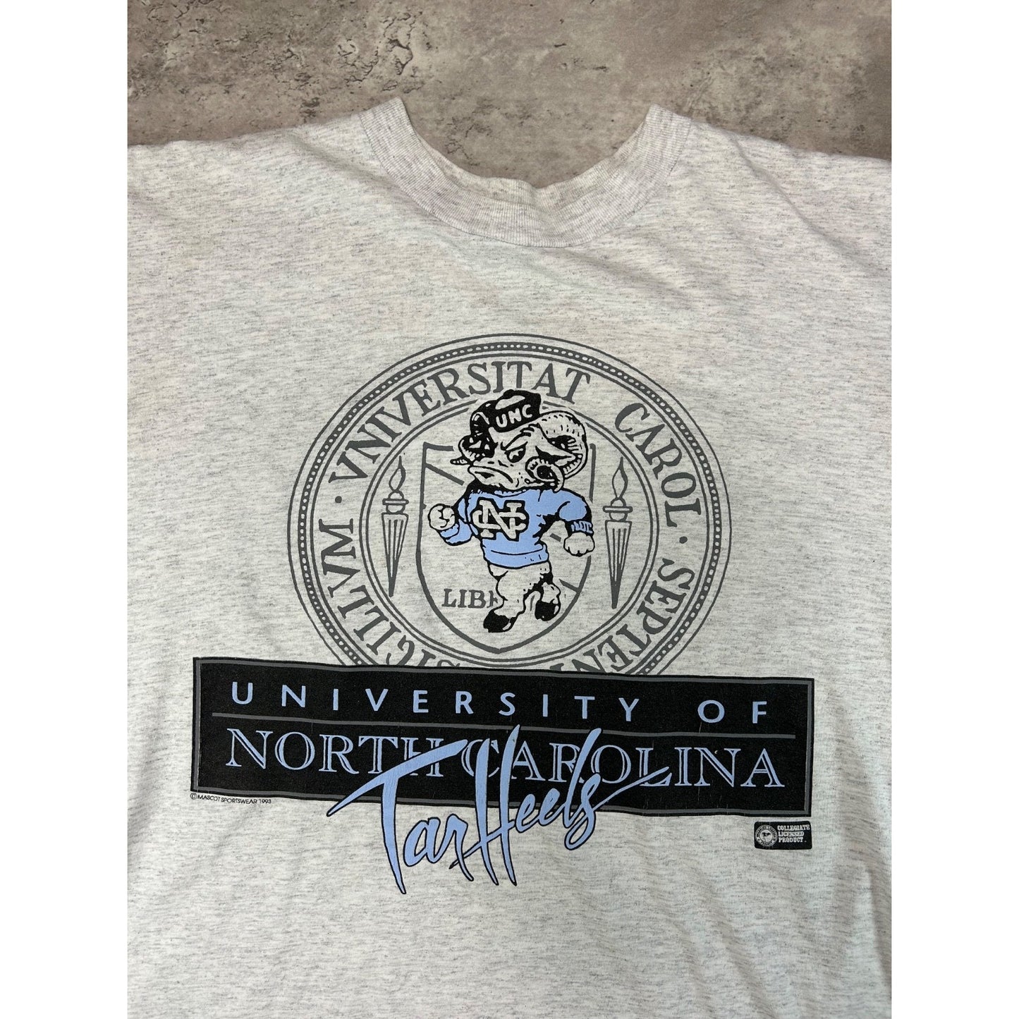 Vintage 90s UNC Tarheels NCAA Collegiate Crest Graphic T-Shirt Size XL