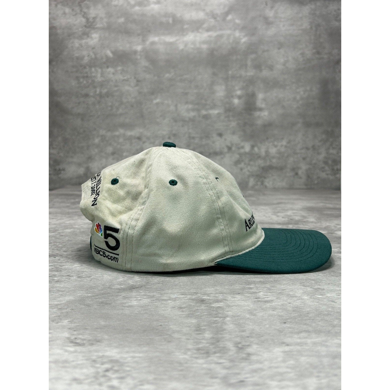 Vintage 90s Arlington Park Embroidered Spellout Two Tone Snapback Hat OSFA