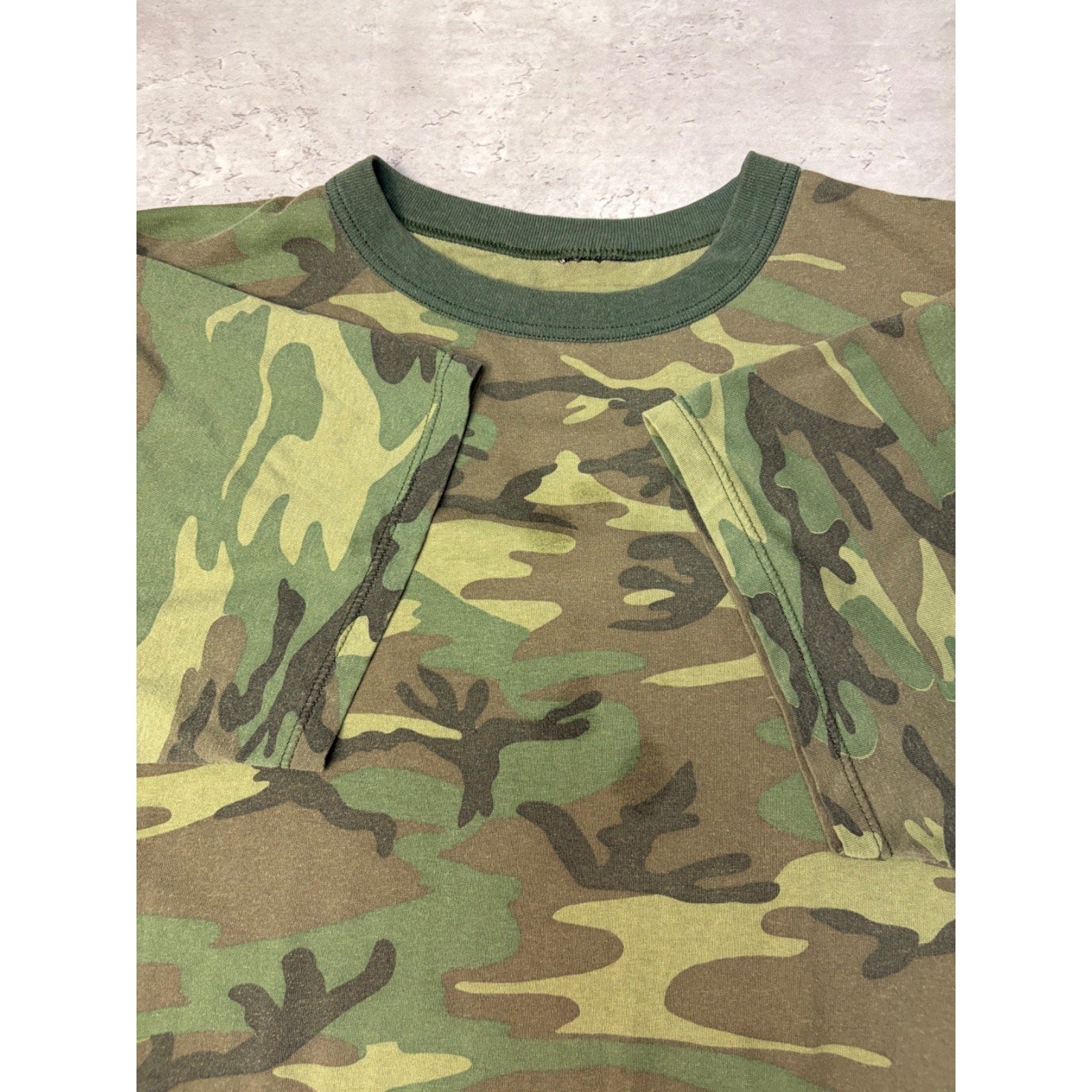 Vintage 1990s Woodland Camo Military T-Shirt Size XL