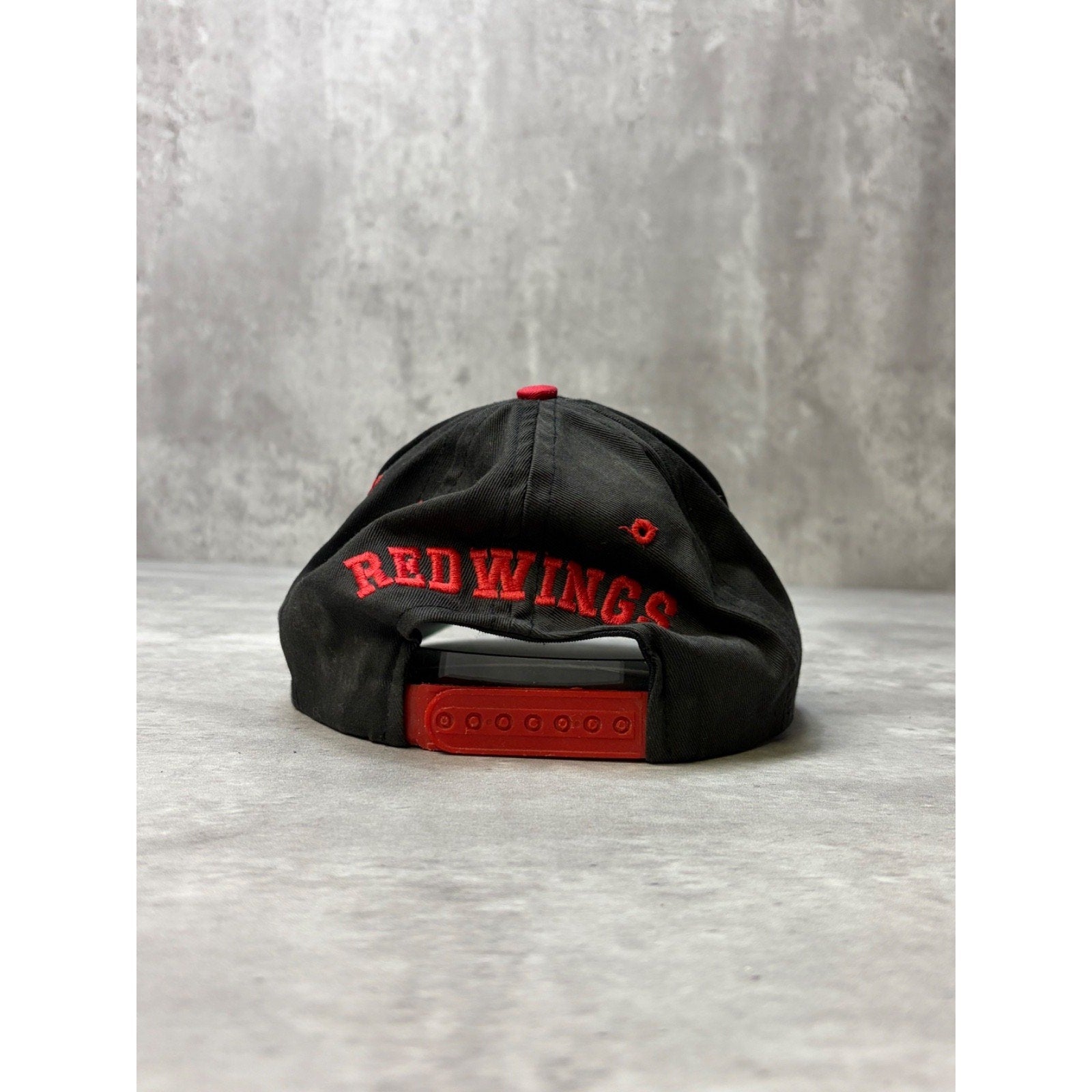 Vintage 90s Detroit Red Wings NHL Embroidered Logo Snapback Hat OSFA