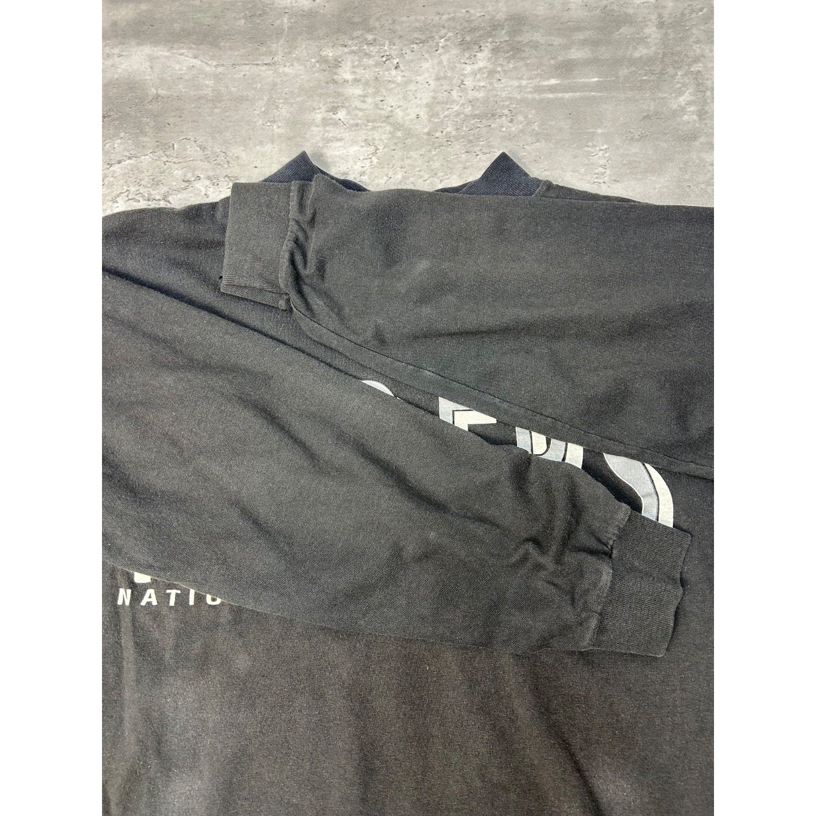 Vintage 1990 Oakland Raiders NFL Spellout Long Sleeve T-Shirt Size Medium