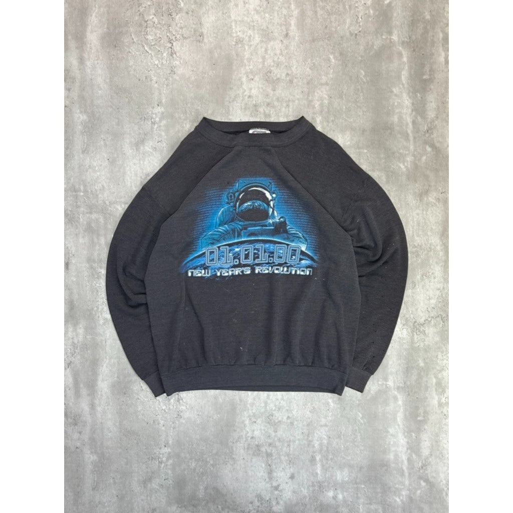 Vintage 2000 New Years Revolution Astronaut Graphic Sweatshirt Size Large