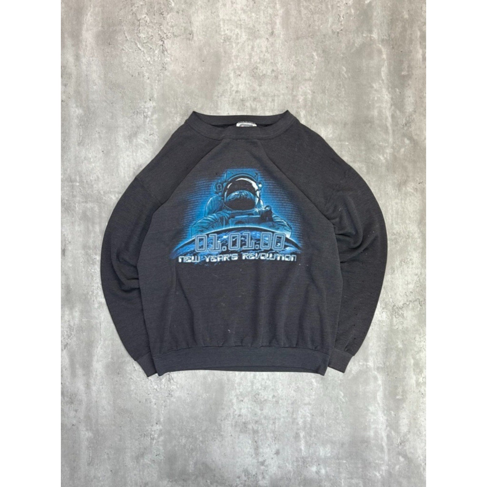 Vintage 2000 New Years Revolution Astronaut Graphic Sweatshirt Size Large
