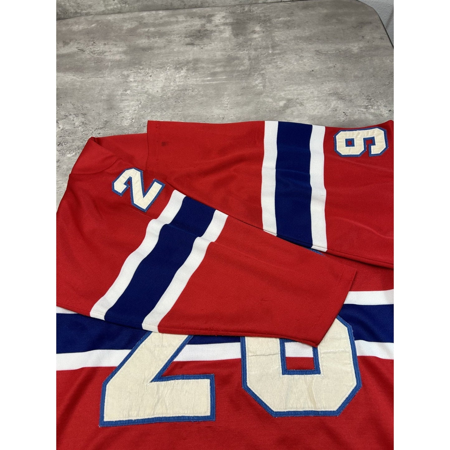 Vintage 90s Mats Naslund #26 Montreal Canadiens NHL CCM Jersey Size Medium