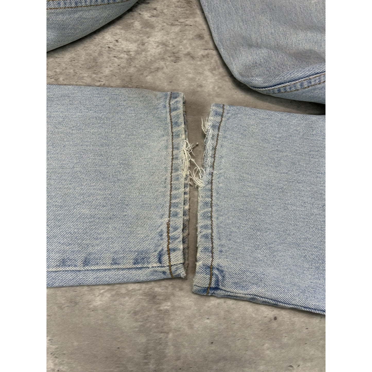 Vintage 90s Levis Relaxed Fit Red Tab 550 Light Wash Denim Pants Size 34
