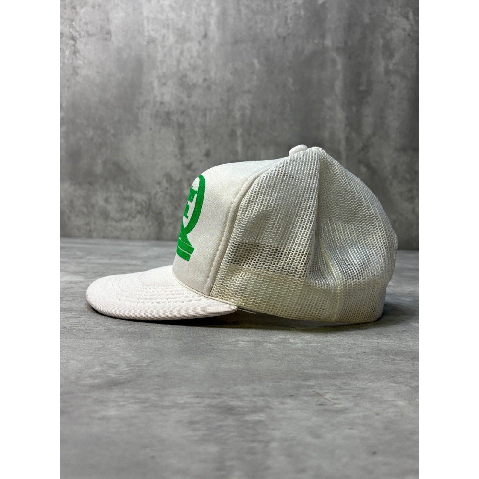 Vintage 80s Quaker State Graphic Logo White Trucker Snapback Hat OSFA
