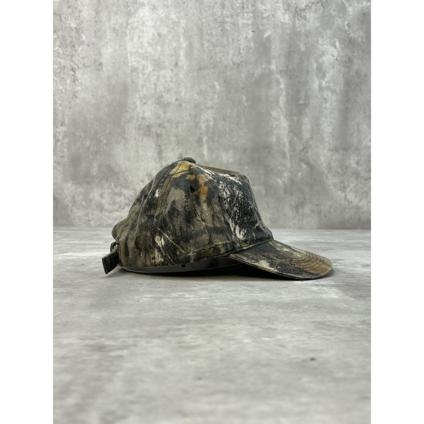 Vintage 90s Remington Tree Camo Embroidered Hunting Strapback Hat OSFA