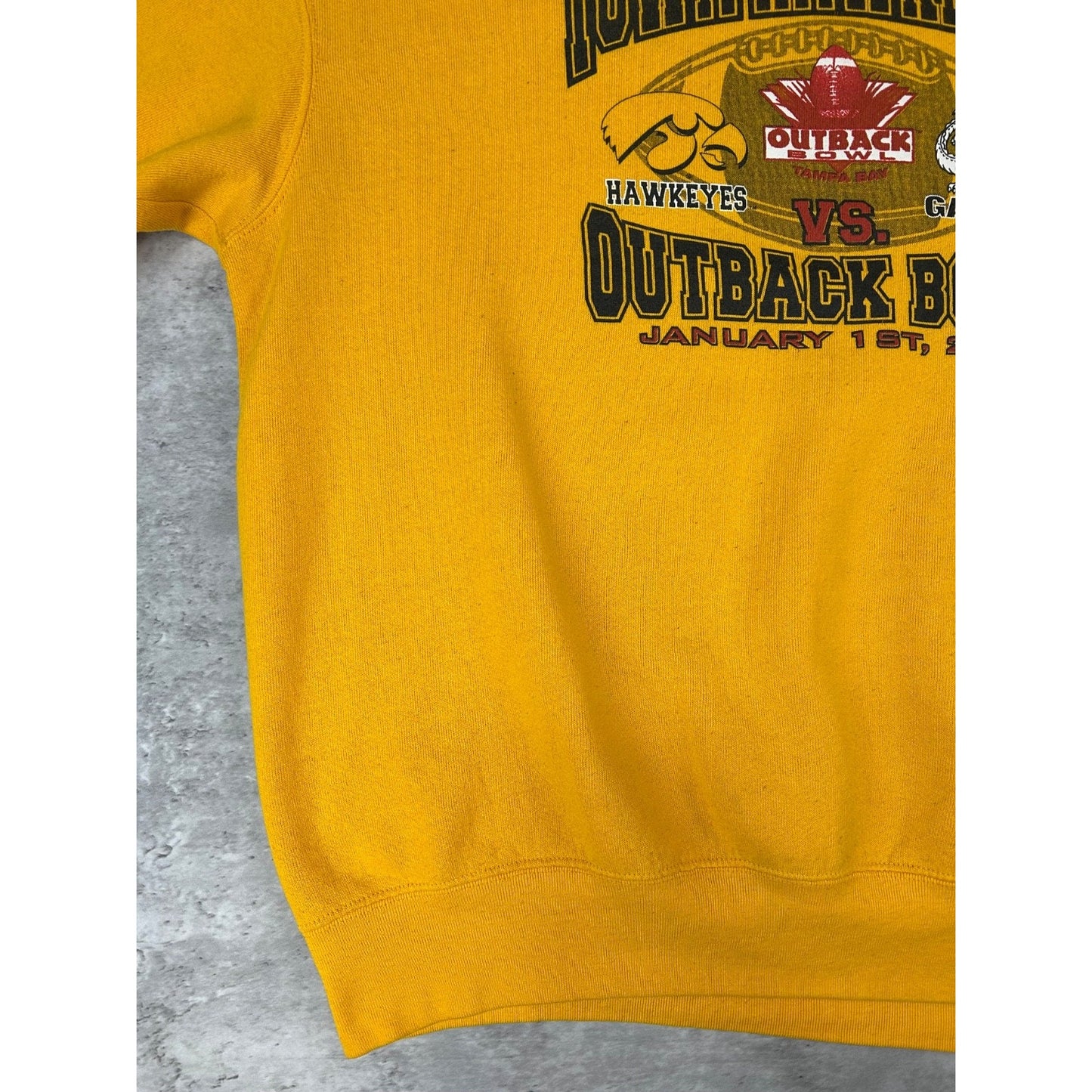 Vintage 2004 Iowa Vs Miami Outback Bowl NCAA Football Graphic Sweatshirt Size XL