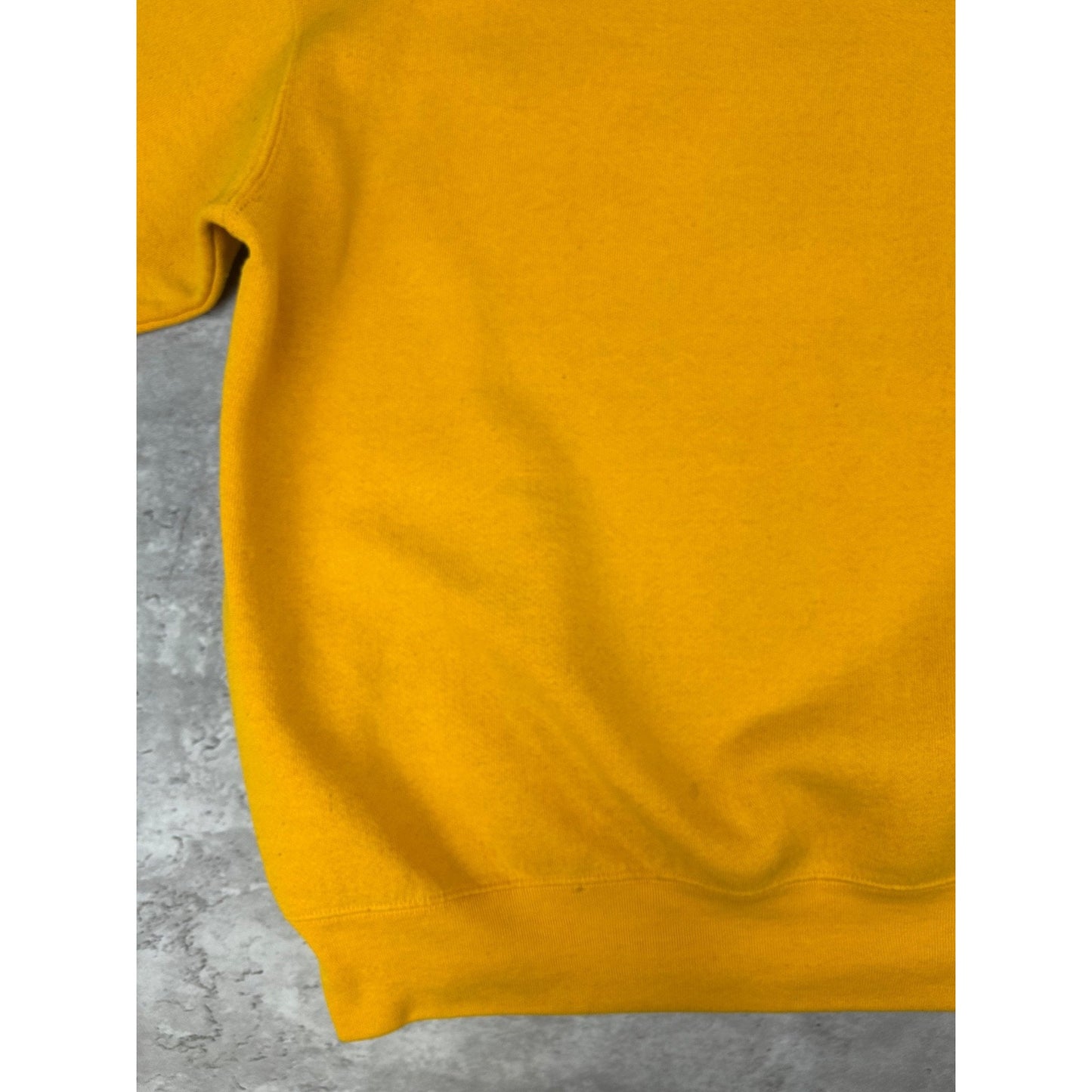 Vintage 2004 Iowa Vs Miami Outback Bowl NCAA Football Graphic Sweatshirt Size XL