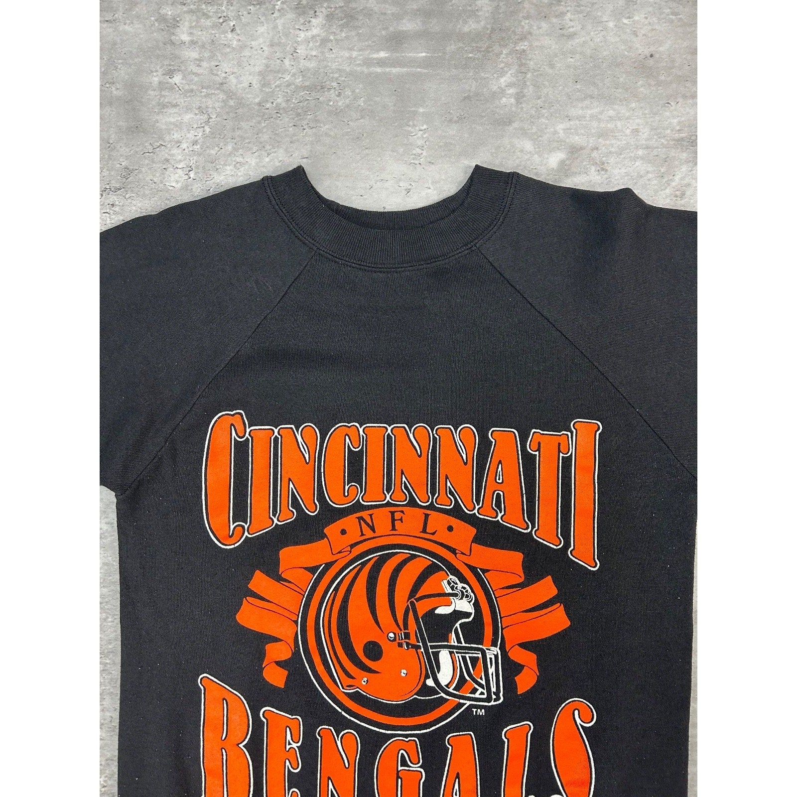Vintage 90s Cincinnati Bengals NFL Helmet Spellout Graphic Sweatshirt Size Small