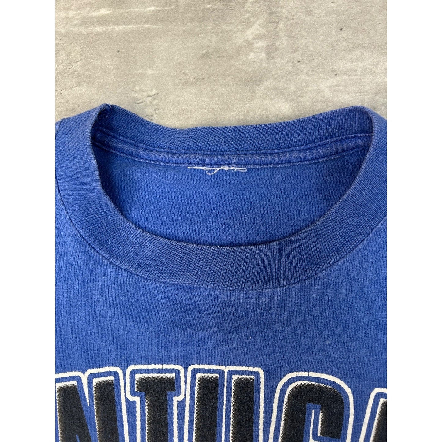 Vintage 1996 Kentucky Wildcats NCAA Basketball Champs Cropped T-Shirt Sz Medium