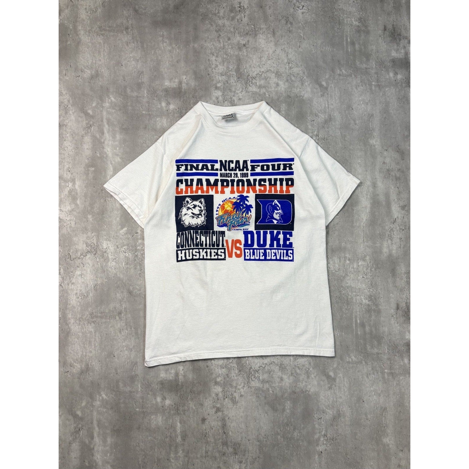 Vintage 1999 NCAA Duke Vs Uconn March Madness Final Four T-Shirt Size Large