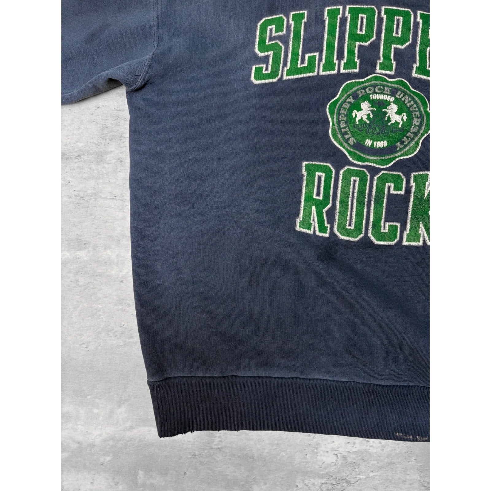 Vintage 90s Slippery Rock NCAA Arc Spellout Crest Graphic Sweatshirt Size XL