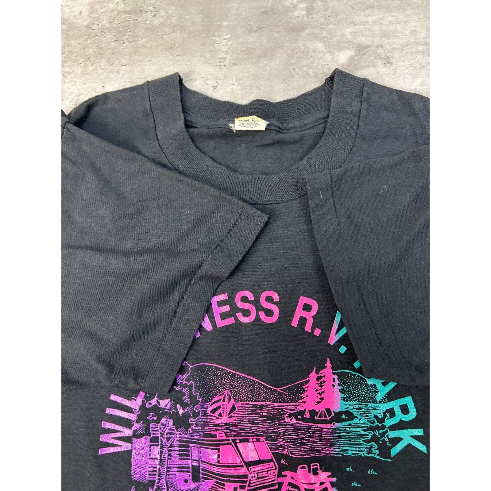 Vintage 80s/90s Wilderness RV Park Graphic Destination T-Shirt Size Medium