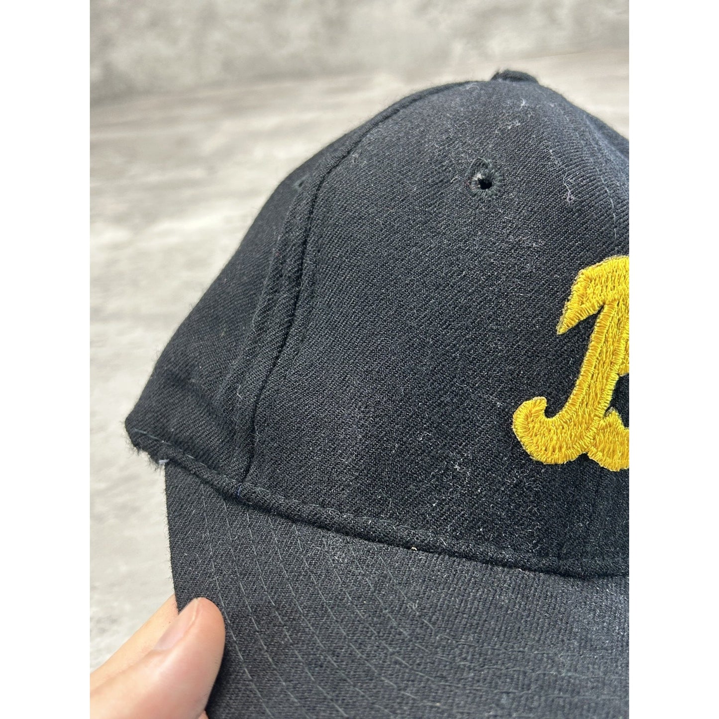 Vintage 80s/90s Stitched B Two Tone Snapback Hat OSFA Black/Yellow