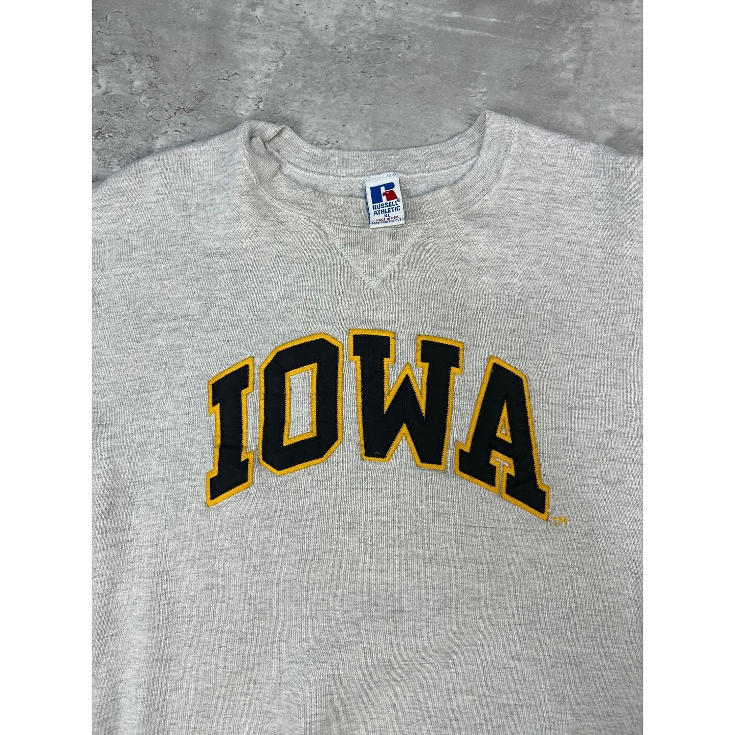 Vintage 90s Iowa Hawkeyes NCAA Embroidered Arc Spellout Sweatshirt Size XL