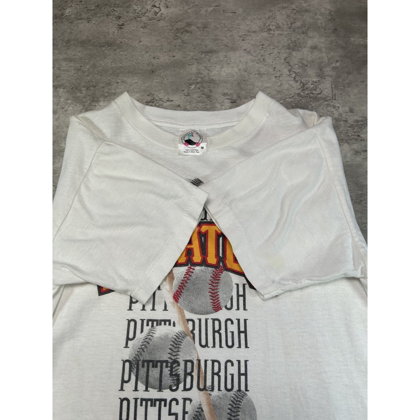 Vintage 90s Pittsburgh Pirates MLB Spellout Graphic Baseball T-Shirt Size Medium