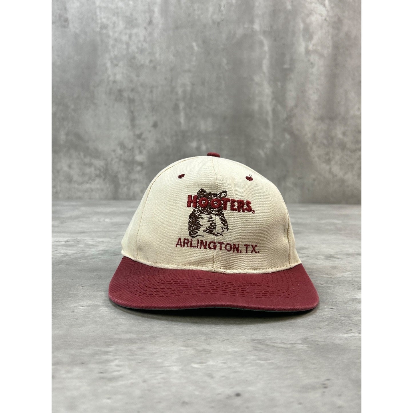 Vintage 90s Hooters Embroidered Spellout Logo Snapback Hat OSFA