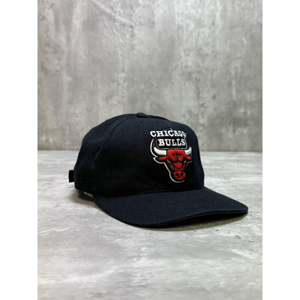 Vintage 90s Chicago Bulls NBA Embroidered Logo Basketball Strapback Hat OSFA