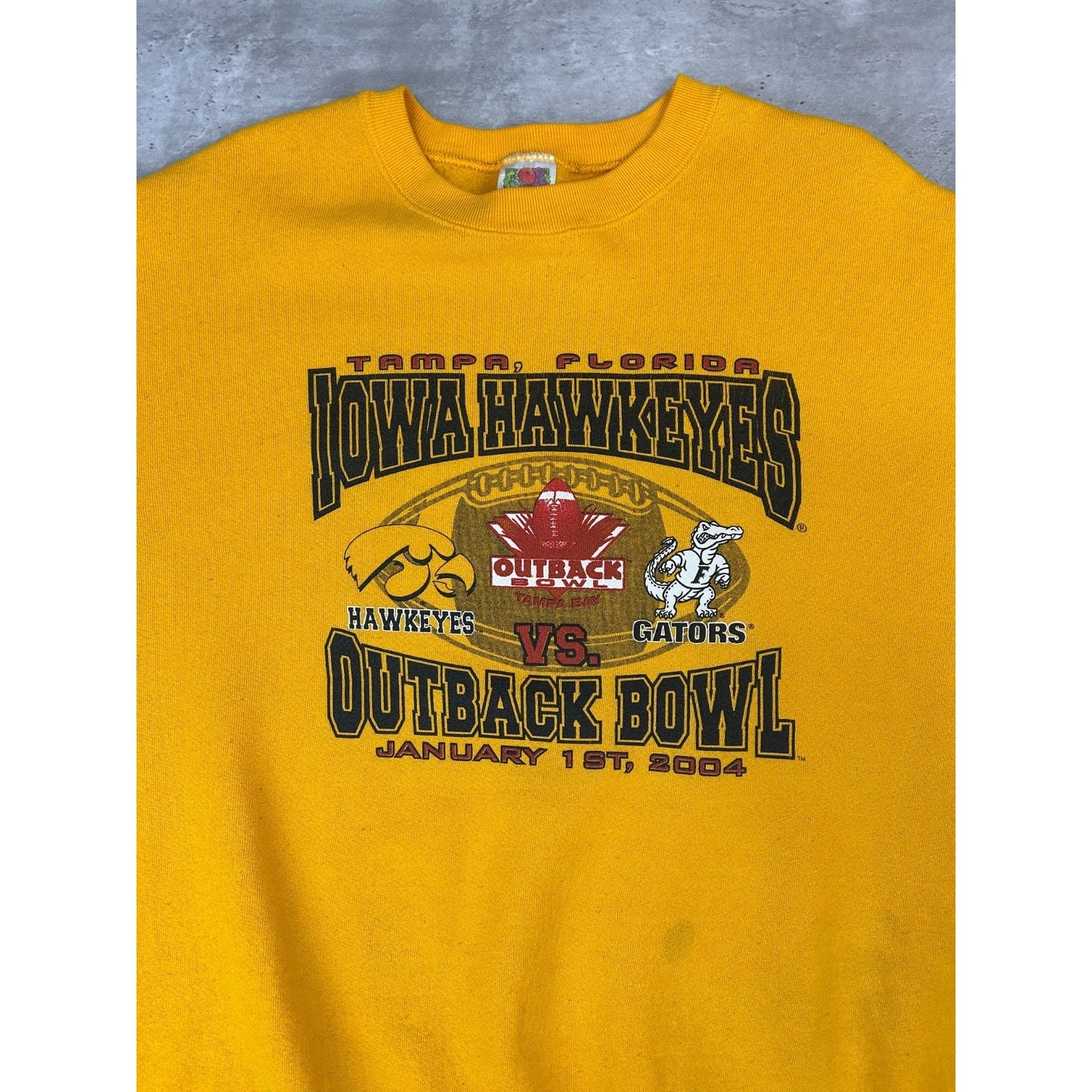 Vintage 2004 Iowa Vs Miami Outback Bowl NCAA Football Graphic Sweatshirt Size XL