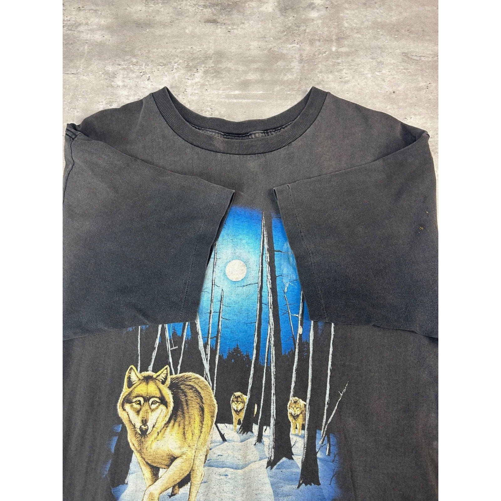 Vintage 90s Wild Earth Wolf Animal Nature Graphic T-Shirt Size Large