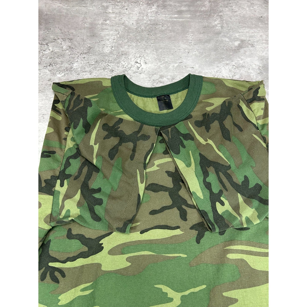 Vintage 80s Woodland Camo Hunting T-Shirt Size XXL