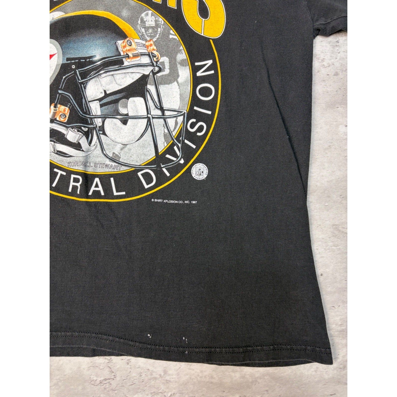 Vintage 1997 Pittsburgh Steelers NFL Big Helmet Graphic T-Shirt Size Large