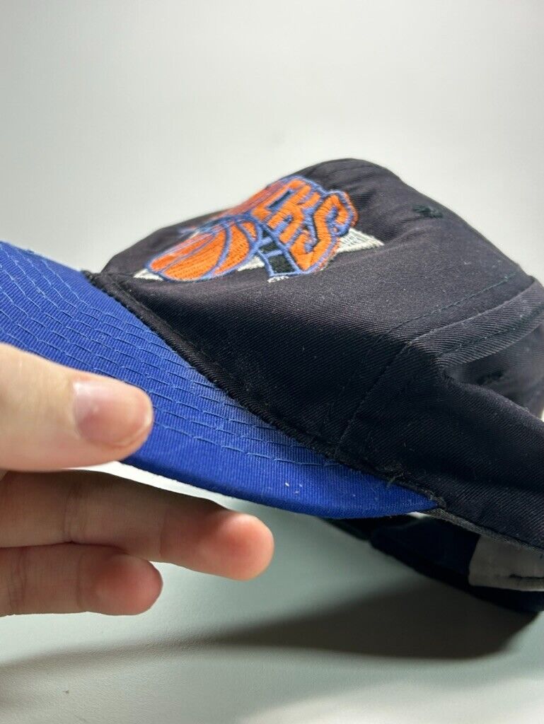 Vintage 90s New York Knicks NBA Embroidered Logo Snapback Hat OSFA Black