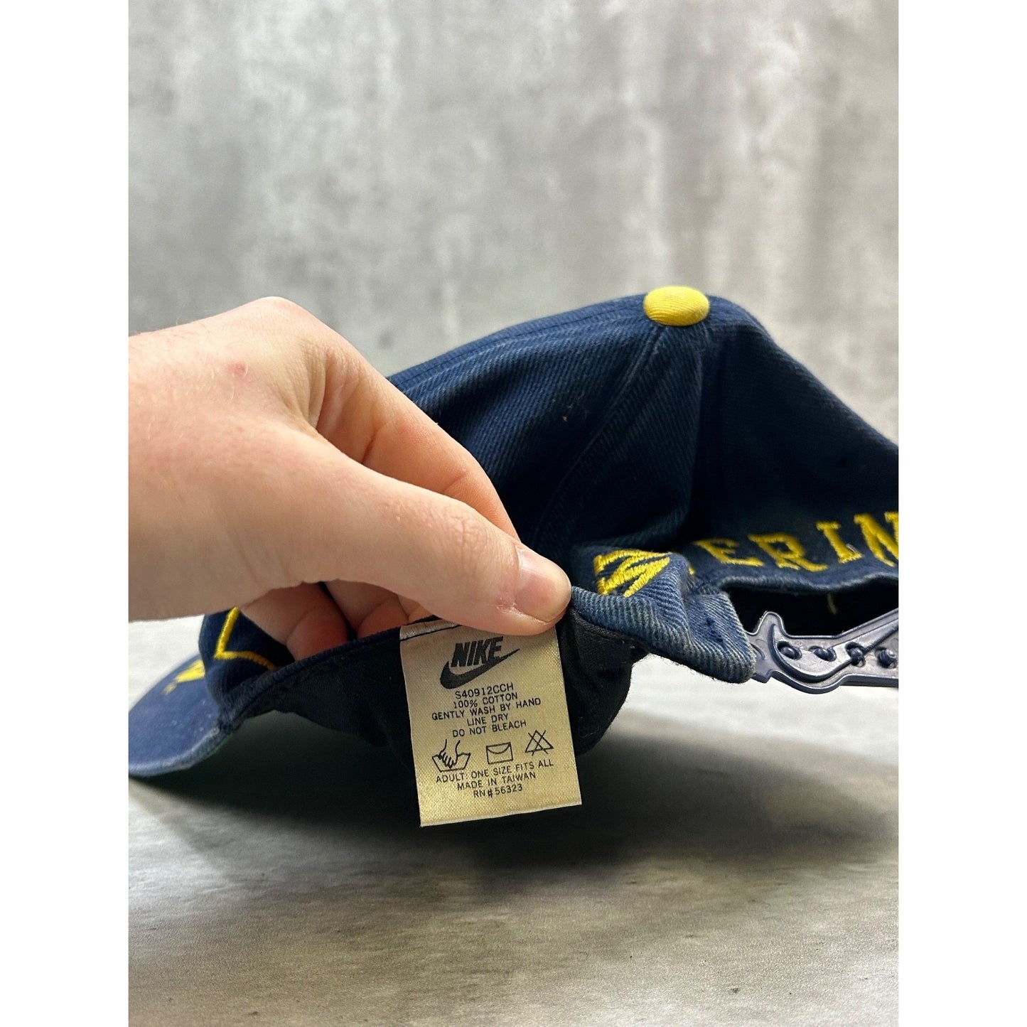 Vintage 90s Michigan Wolverines NCAA Embroidered Swoosh Snapback Hat OSFA