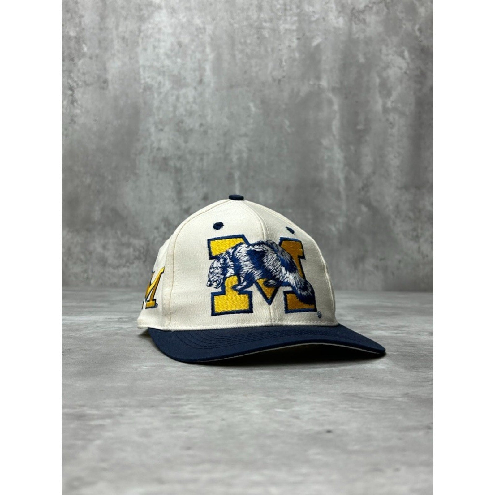 Vintage 90s Michigan Wolverines NCAA Embroidered Logo Fitted Hat Size 6 3/4
