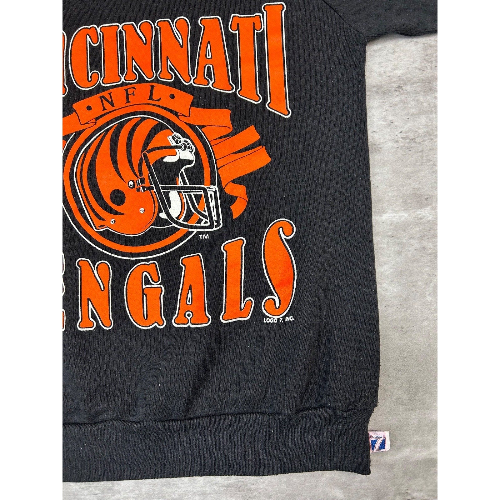 Vintage 90s Cincinnati Bengals NFL Helmet Spellout Graphic Sweatshirt Size Small