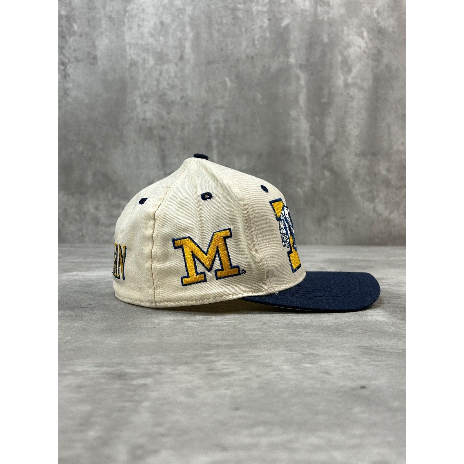 Vintage 90s Michigan Wolverines NCAA Embroidered Logo Fitted Hat Size 6 3/4