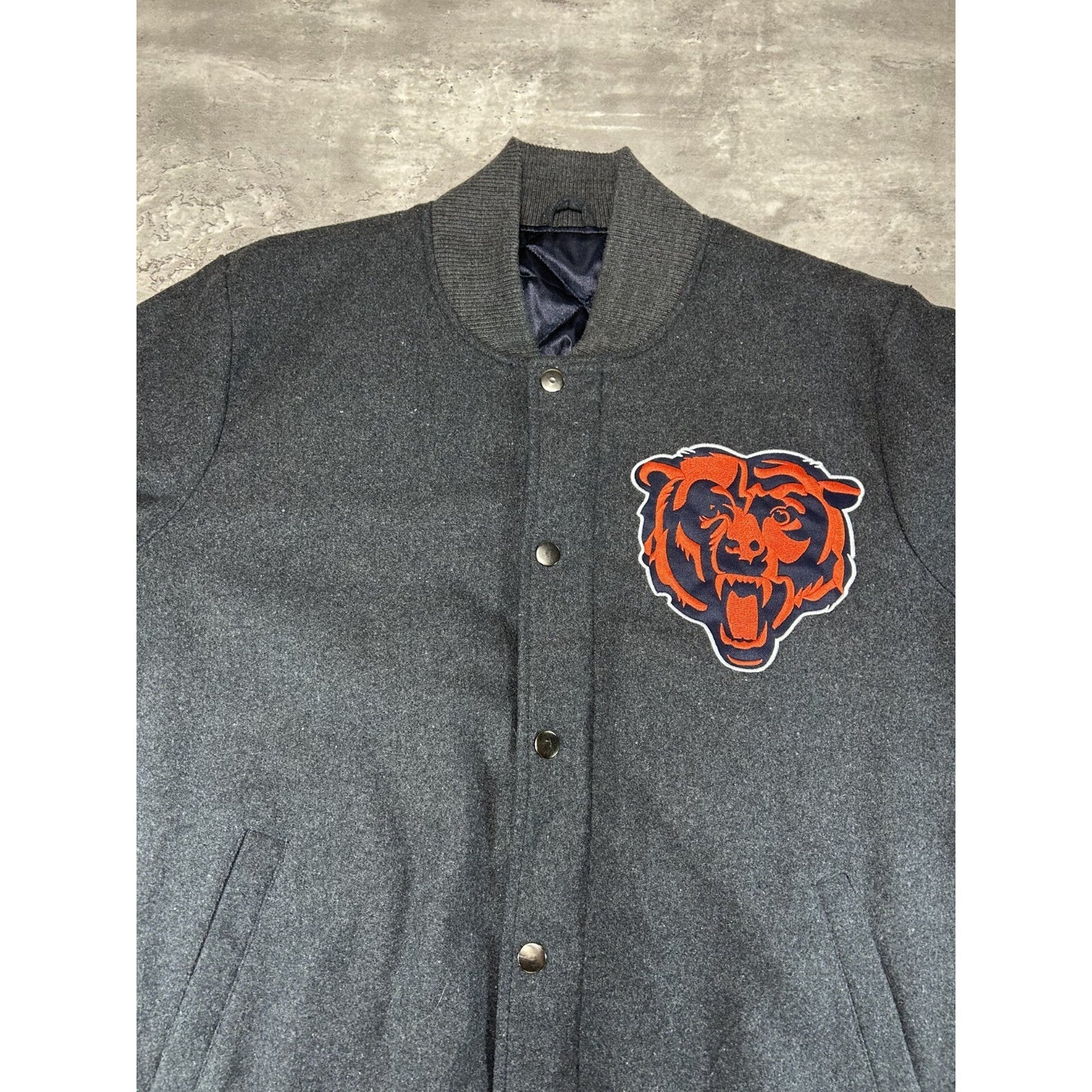 Chicago Bears NFL Embroidered Logo Football Bomber Jacket Size Large Gray
