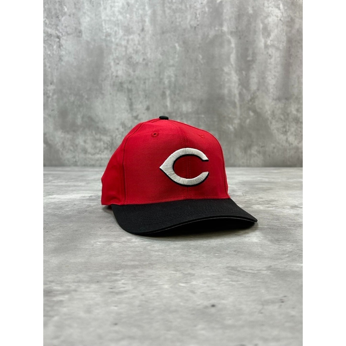 Vintage Cincinnati Reds MLB Embroidered Logo Baseball Snapback Hat OSFA