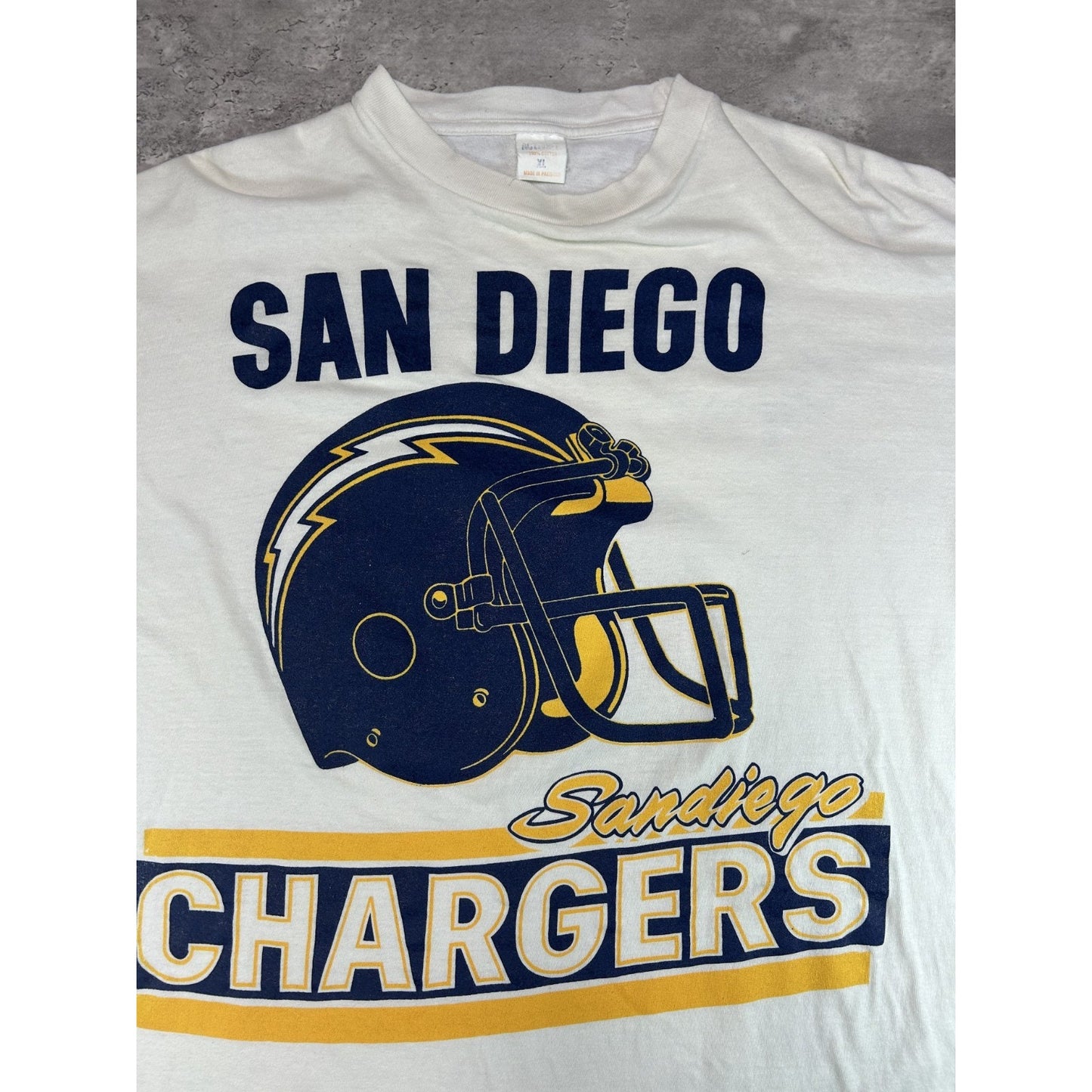Vintage 90s San Diego Chargers NFL Helmet Graphic Football T-Shirt Size XL