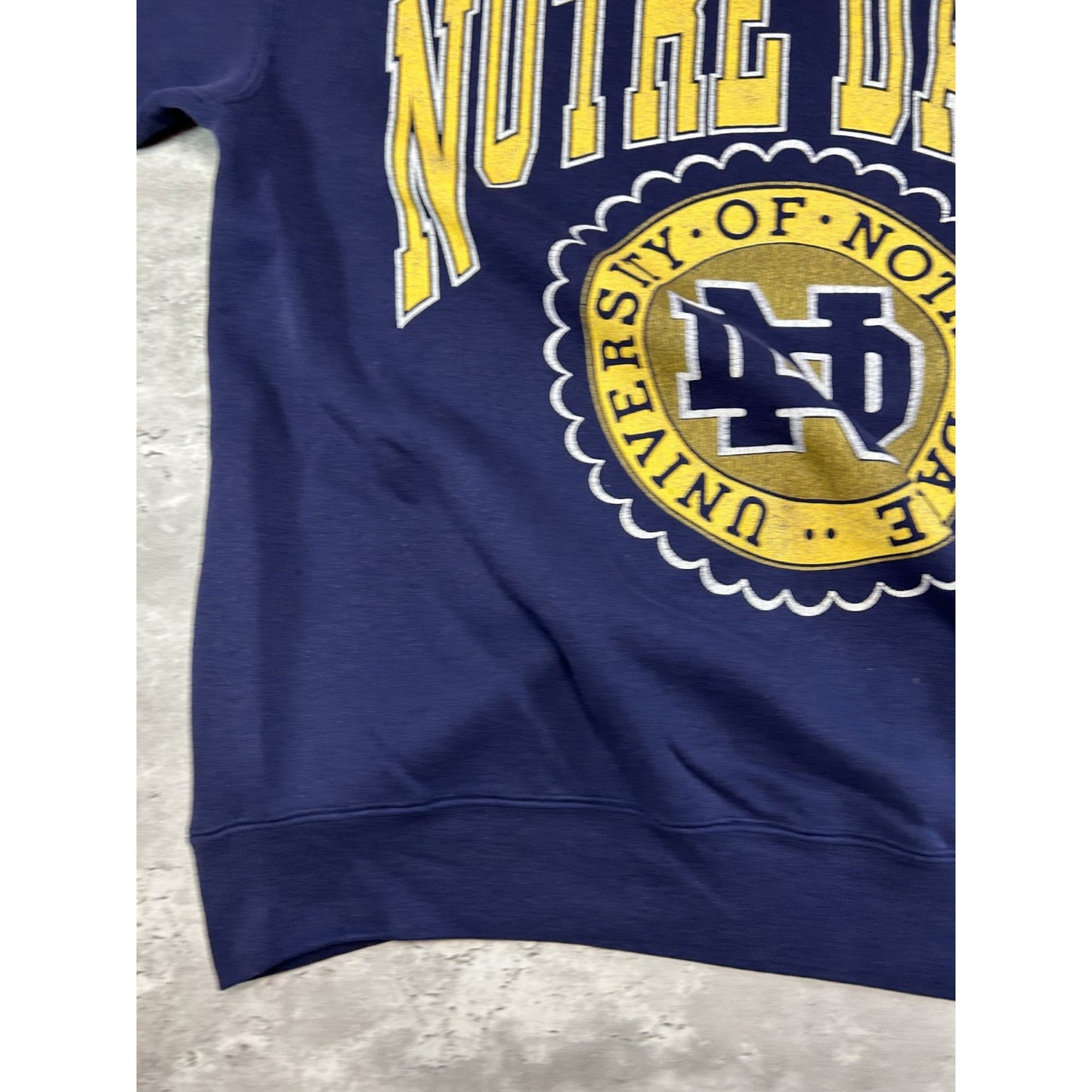 Vintage 90s Notre Dame Fighting Irish Graphic Spellout Crest Sweatshirt Size XL