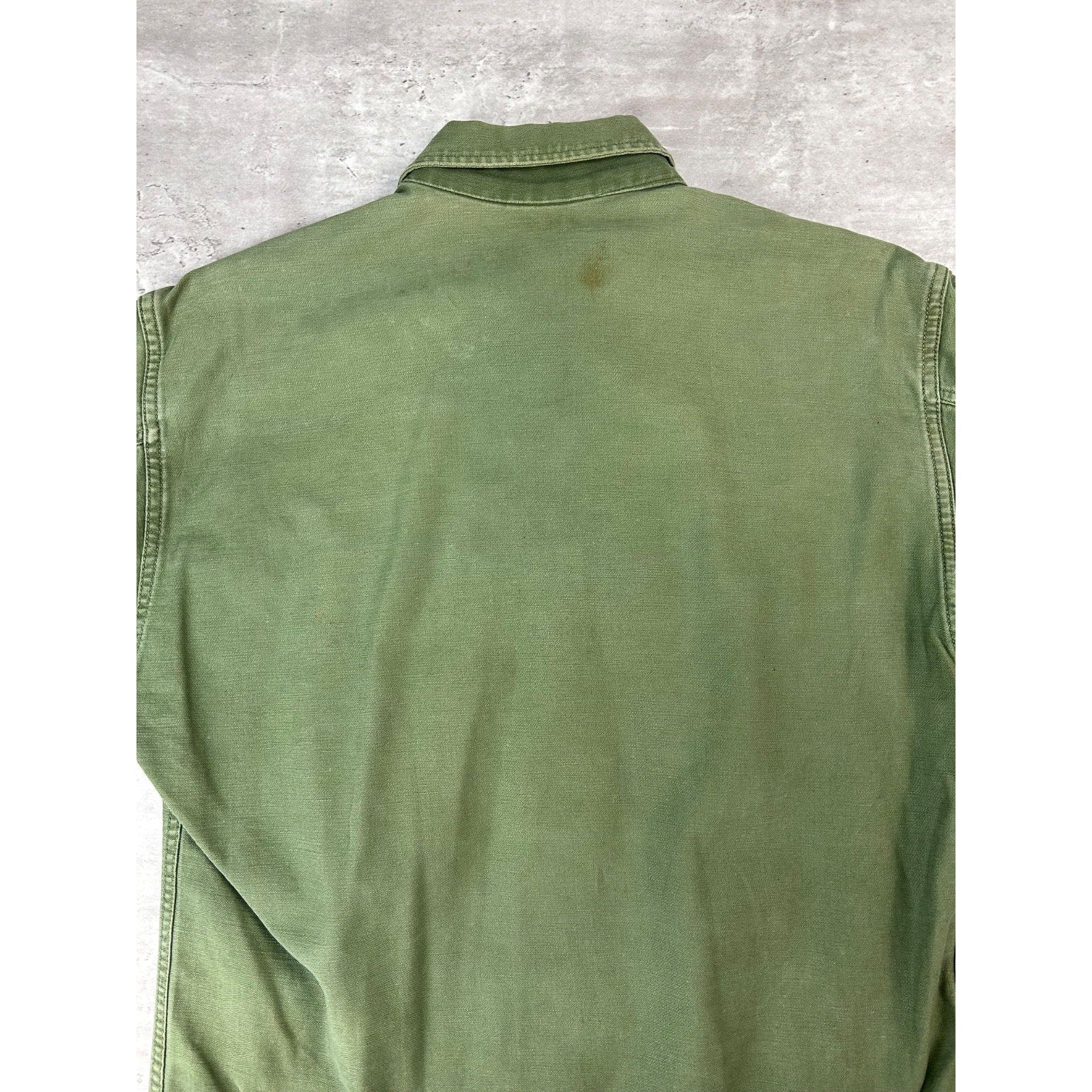 Vintage 1960s US Military OG-107 Cotton Sateen Button Up Shirt Size Small