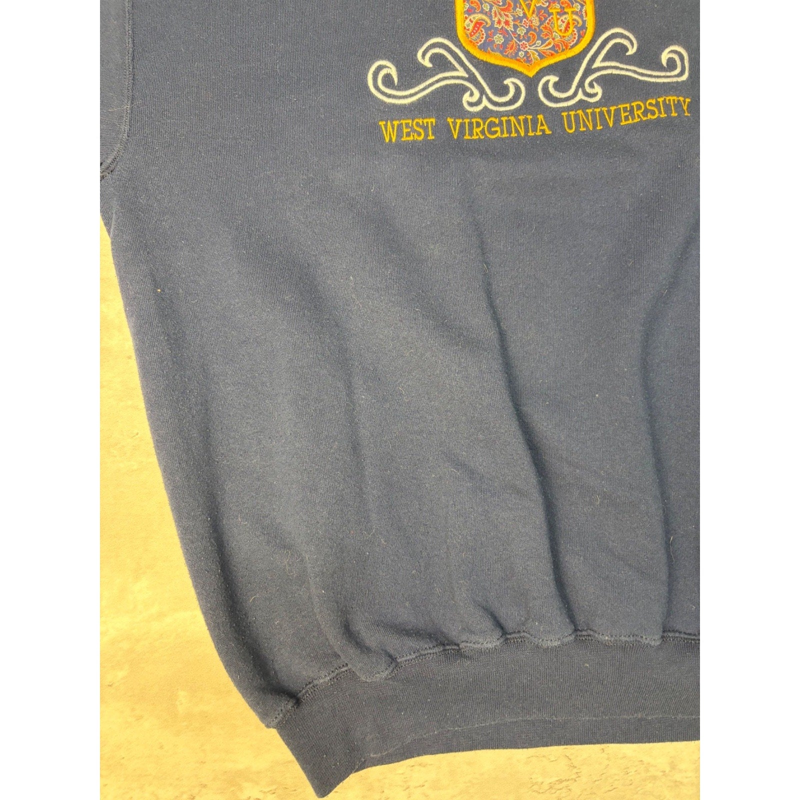 Vintage 90s West Virginia Mountaineers NCAA Crest Graphic Sweatshirt Size XL